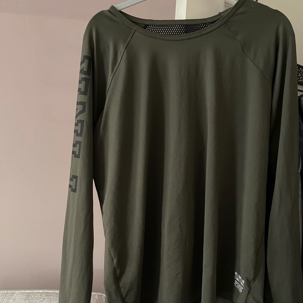 Like new olive vs pink workout top
